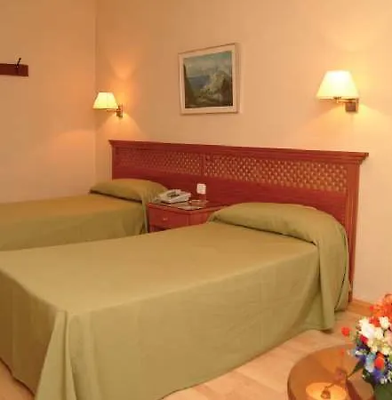 Adonis Pelinor Hotel 2*