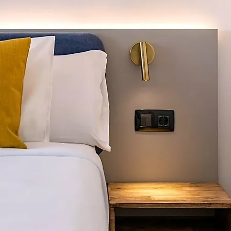 Adonis La Hotel 2*